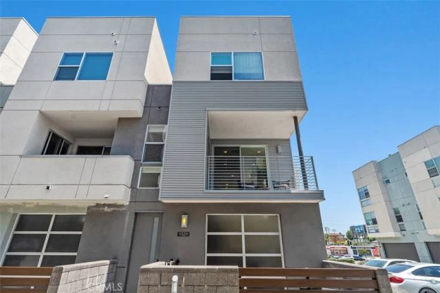 1529 Greenwich Way, Costa Mesa, CA 92627
