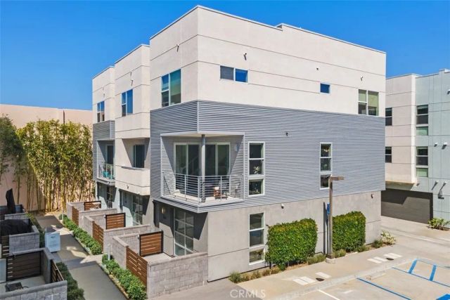 1529 Greenwich Way, Costa Mesa, CA 92627
