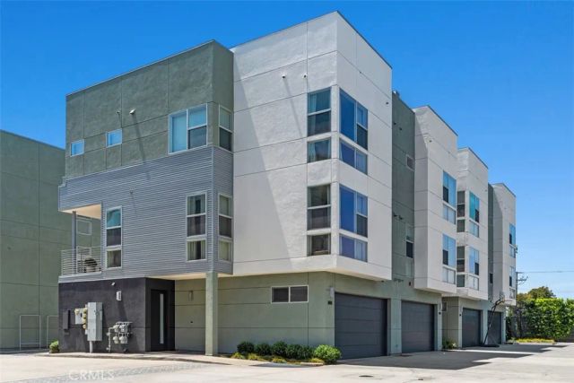 1529 Greenwich Way, Costa Mesa, CA 92627