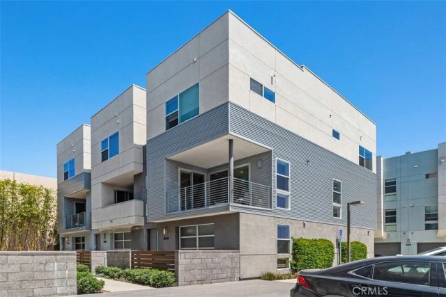 1529 Greenwich Way, Costa Mesa, CA 92627