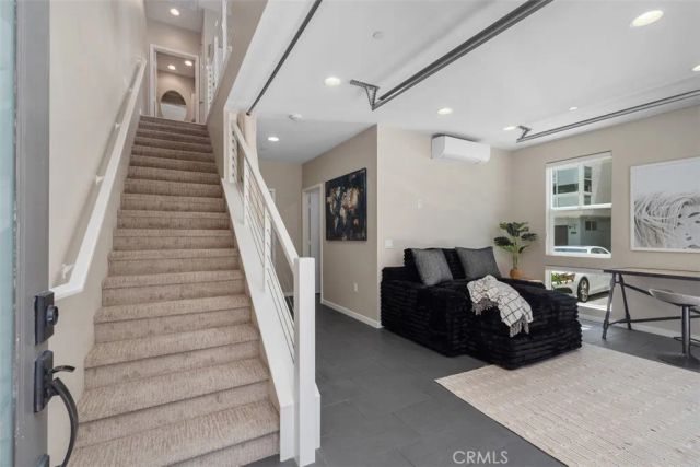 1529 Greenwich Way, Costa Mesa, CA 92627