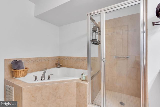 126 MELANIE WAY, Manahawkin, NJ 08050