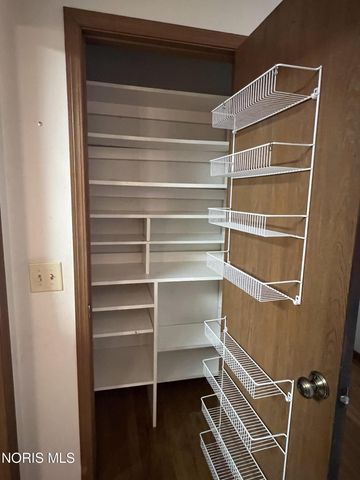 6060 Dixon Avenue, Toledo, OH 43613