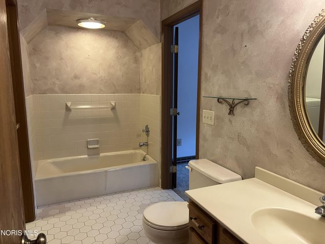 6060 Dixon Avenue, Toledo, OH 43613