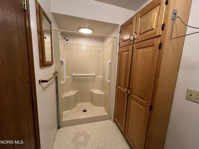 6060 Dixon Avenue, Toledo, OH 43613