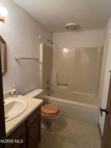 6060 Dixon Avenue, Toledo, OH 43613