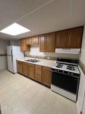 6060 Dixon Avenue, Toledo, OH 43613