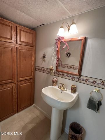 6060 Dixon Avenue, Toledo, OH 43613