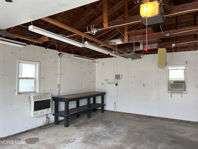 6060 Dixon Avenue, Toledo, OH 43613