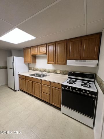 6060 Dixon Avenue, Toledo, OH 43613