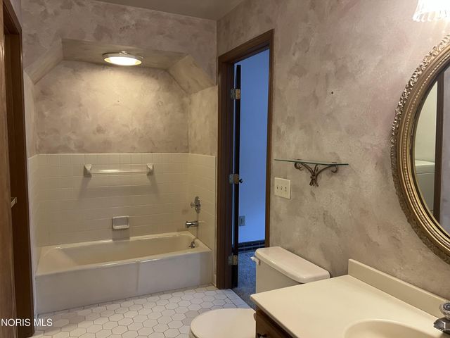 6060 Dixon Avenue, Toledo, OH 43613