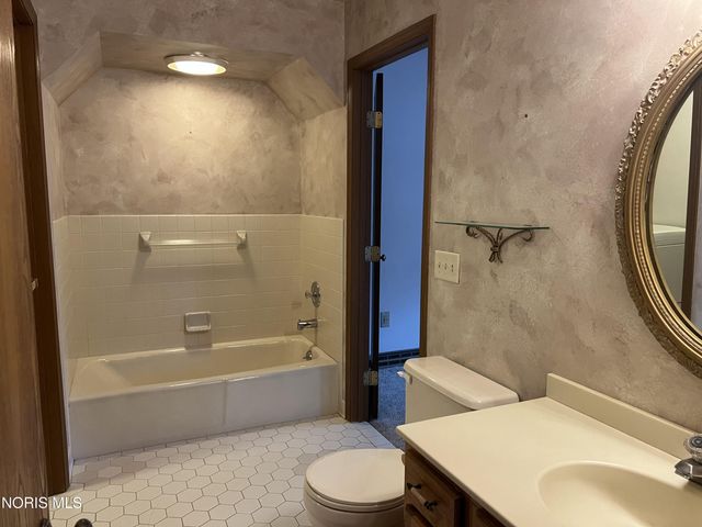 6060 Dixon Avenue, Toledo, OH 43613