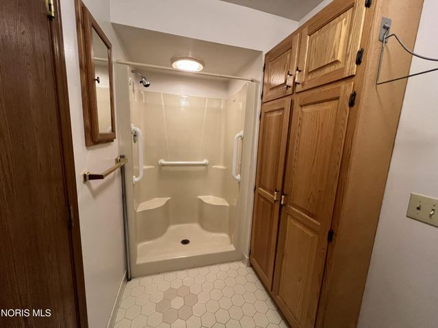 6060 Dixon Avenue, Toledo, OH 43613