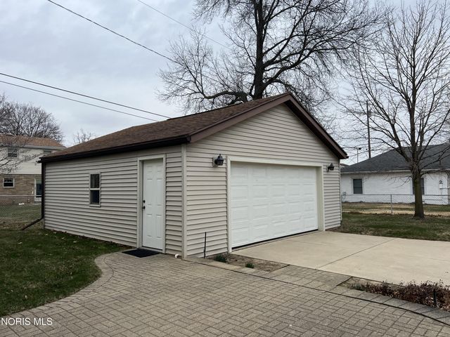 6060 Dixon Avenue, Toledo, OH 43613