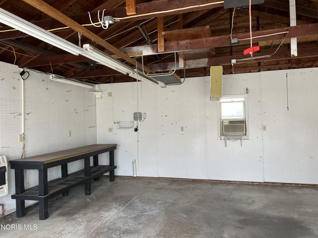 6060 Dixon Avenue, Toledo, OH 43613