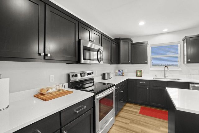 830 Burr Oak COURT, Oconomowoc, WI 53066