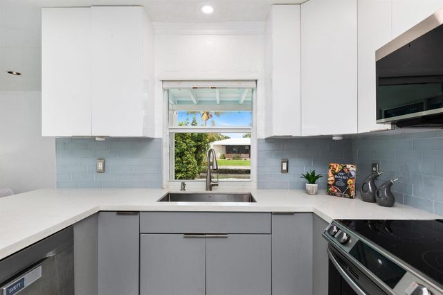 1771 NE 33RD Street, Oakland Park, FL 33334