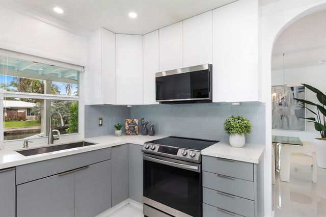 1771 NE 33RD Street, Oakland Park, FL 33334