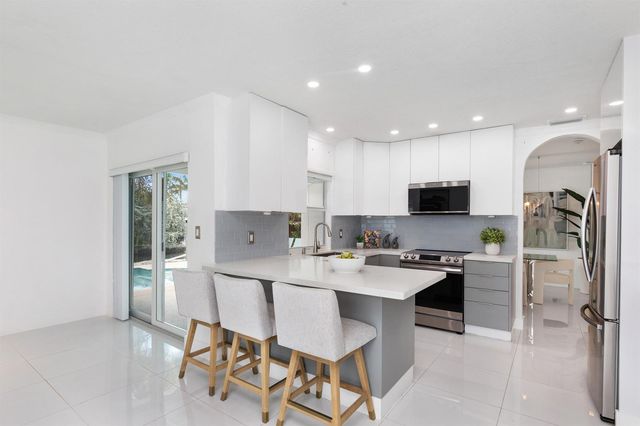 1771 NE 33RD Street, Oakland Park, FL 33334