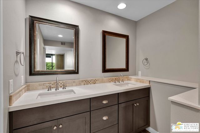 261 E La Verne Way B, Palm Springs, CA 92264
