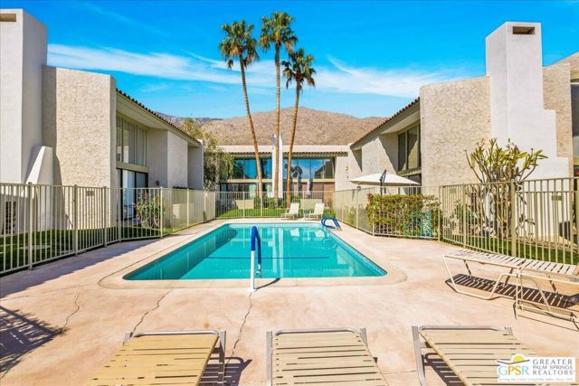 261 E La Verne Way B, Palm Springs, CA 92264