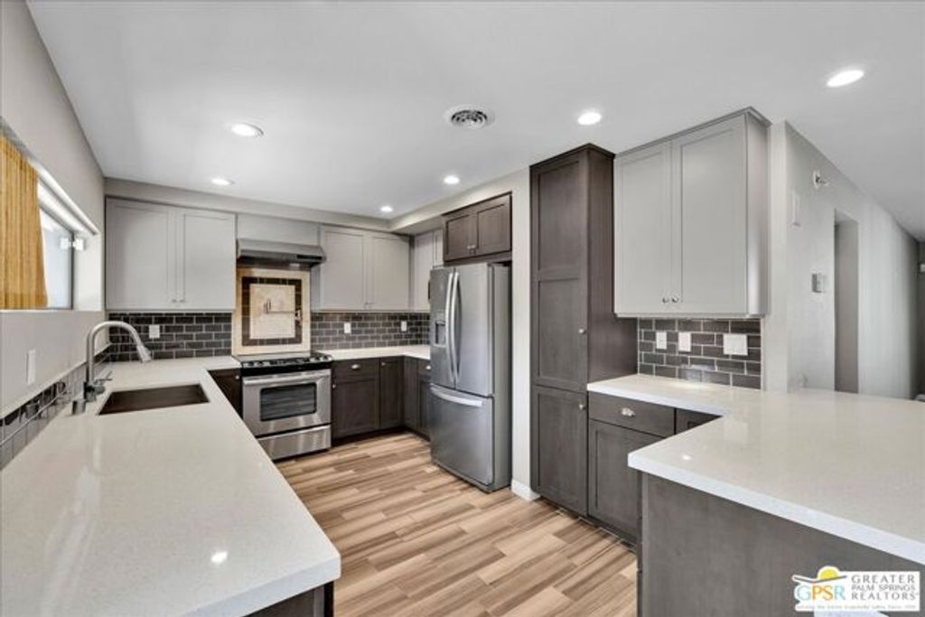 261 E La Verne Way B, Palm Springs, CA 92264