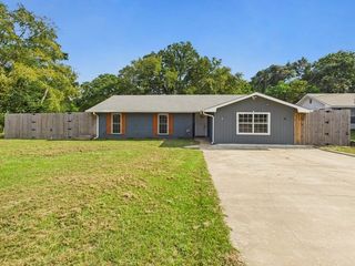 200 Holmes Street, Palestine, TX 75803