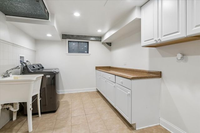 6940 N Mendota Avenue, Chicago, IL 60646