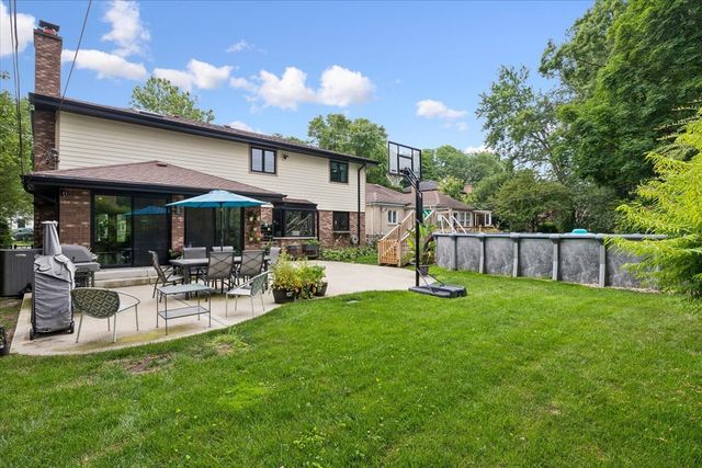 6940 N Mendota Avenue, Chicago, IL 60646