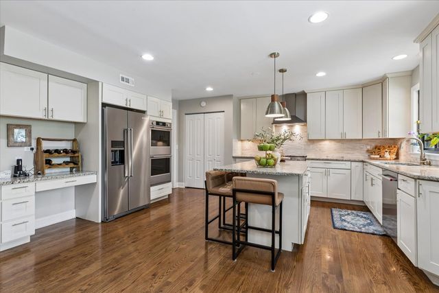 6940 N Mendota Avenue, Chicago, IL 60646
