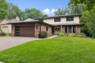 6940 N Mendota Avenue, Chicago, IL 60646