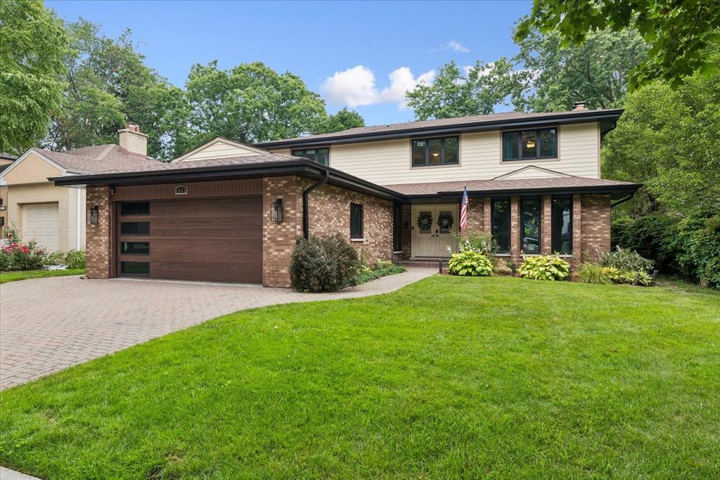 6940 N Mendota Avenue, Chicago, IL 60646