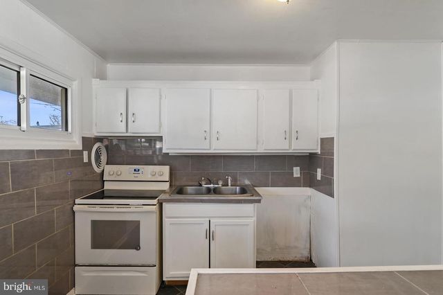 430 COLLINS DR, Dover, DE 19901