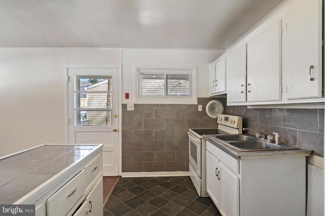 430 COLLINS DR, Dover, DE 19901