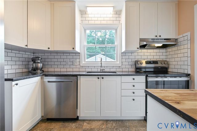 1807 Featherstone Dr, Midlothian, VA 23113