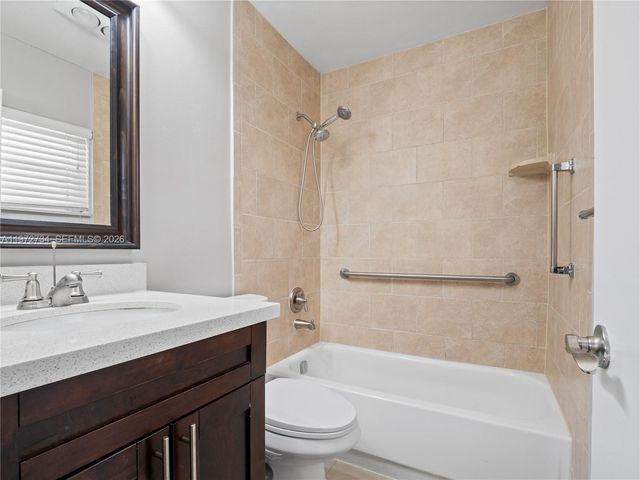 7504 NW 70th Ave, Tamarac, FL 33321