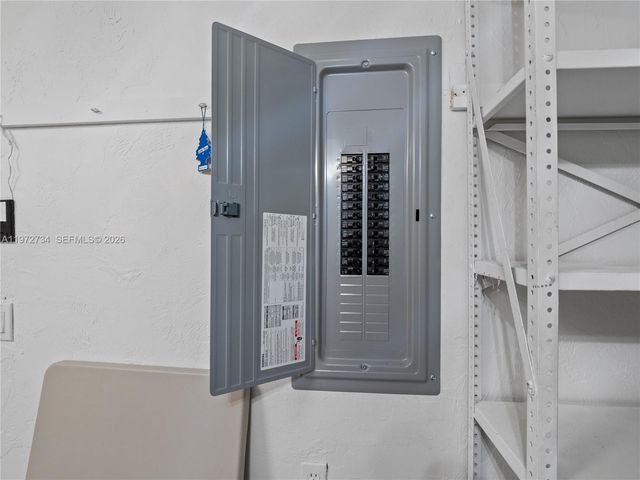 7504 NW 70th Ave, Tamarac, FL 33321