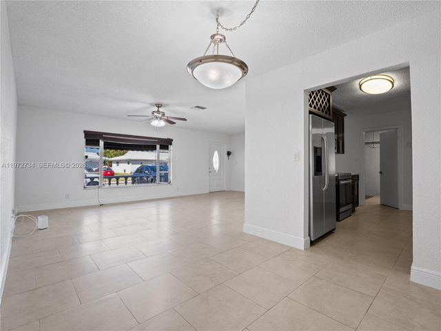 7504 NW 70th Ave, Tamarac, FL 33321