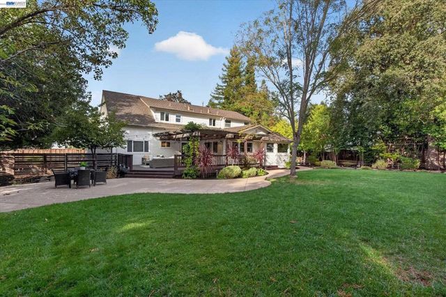 150 Timberline Ct, Danville, CA 94526