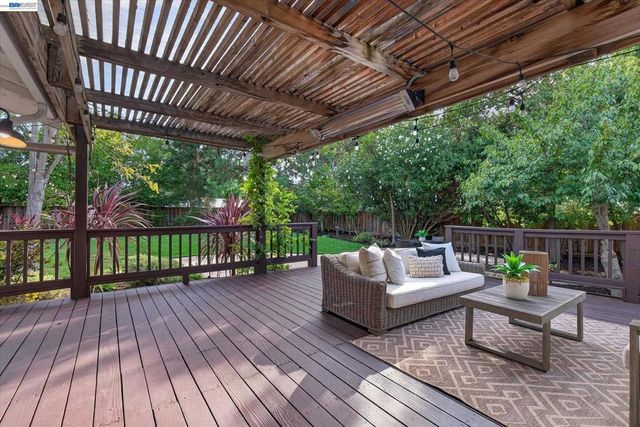 150 Timberline Ct, Danville, CA 94526
