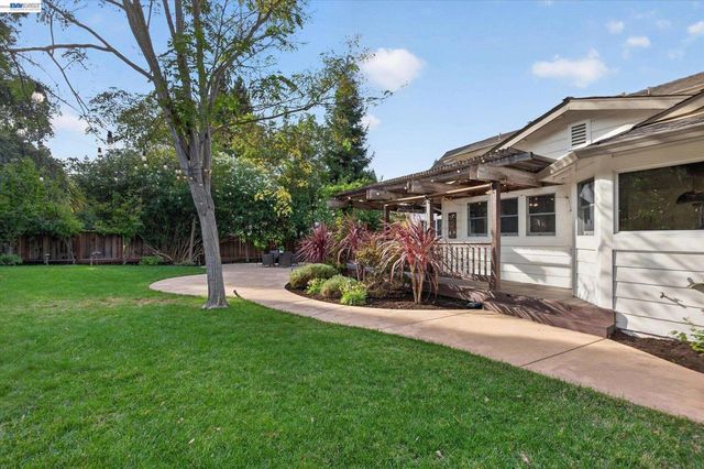 150 Timberline Ct, Danville, CA 94526