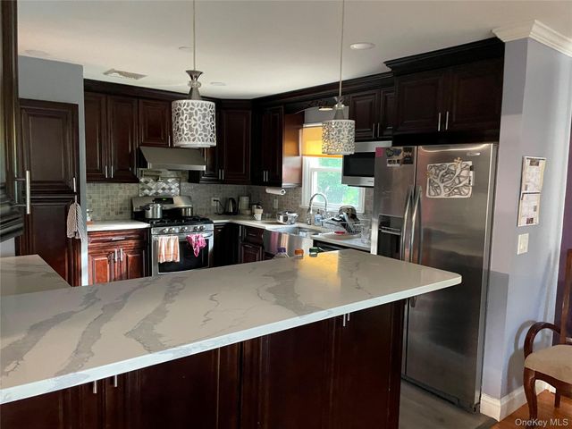 11 De Clark Place, Nanuet, NY 10954