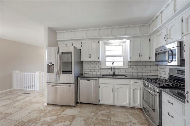 201 S Shrank Avenue, Independence, MO 64056