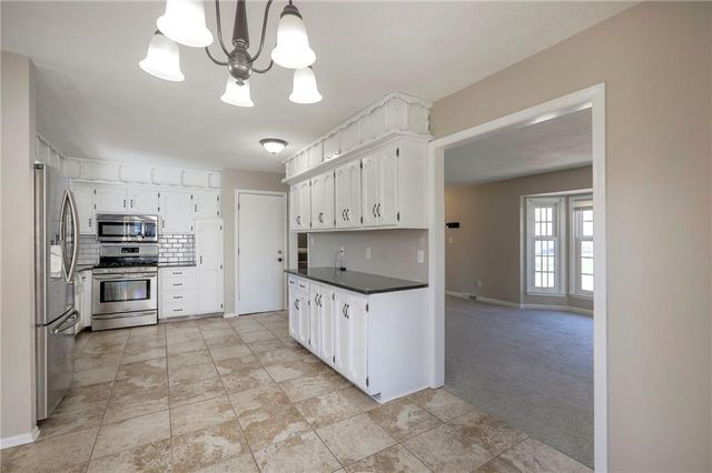 201 S Shrank Avenue, Independence, MO 64056