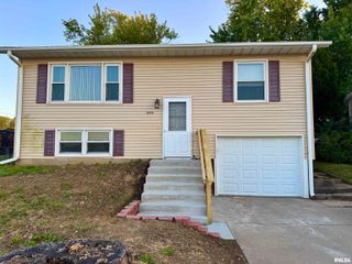 1229 13TH Avenue North, Clinton, IA 52732