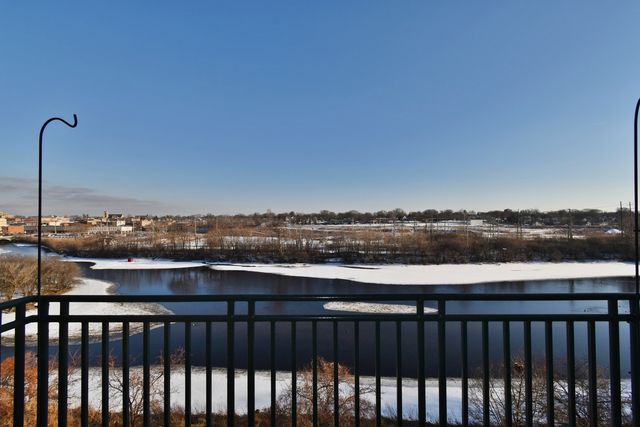 160 S River Street 311, Aurora, IL 60506