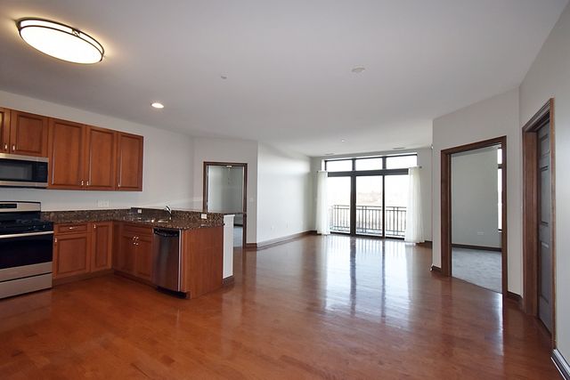 160 S River Street 311, Aurora, IL 60506