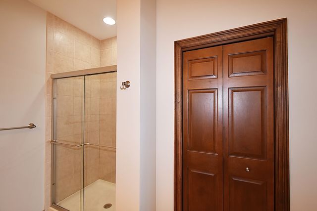 160 S River Street 311, Aurora, IL 60506