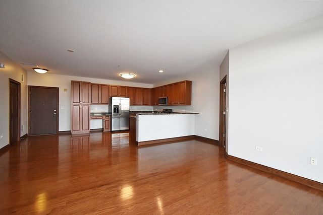 160 S River Street 311, Aurora, IL 60506