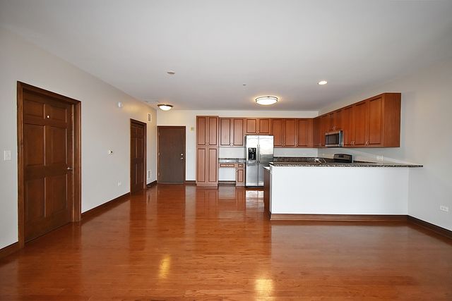 160 S River Street 311, Aurora, IL 60506